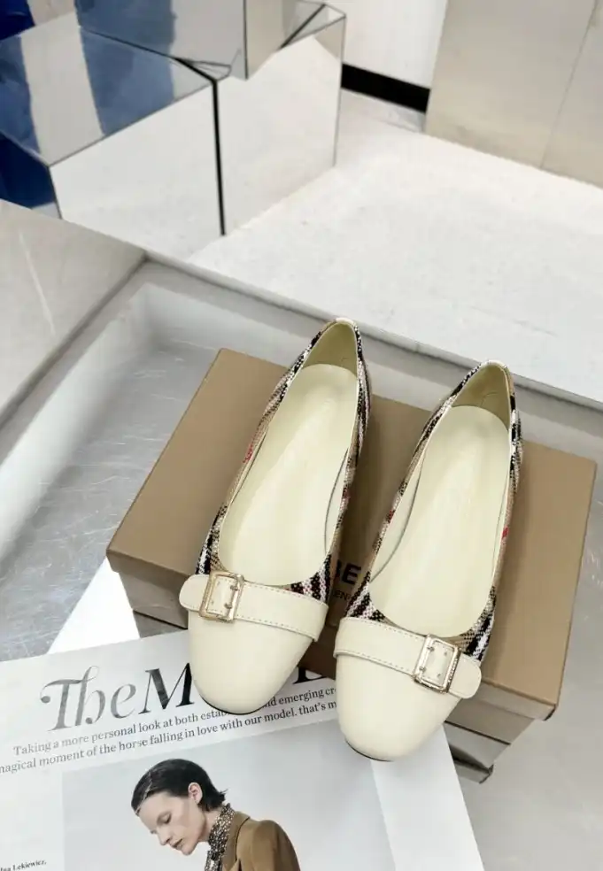 hype Burberry Flat Shoes