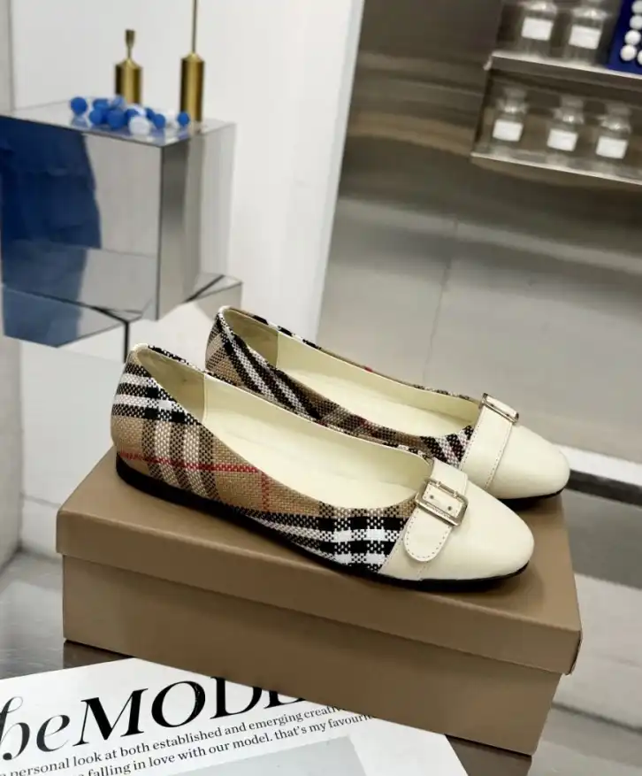 hype Burberry Flat Shoes