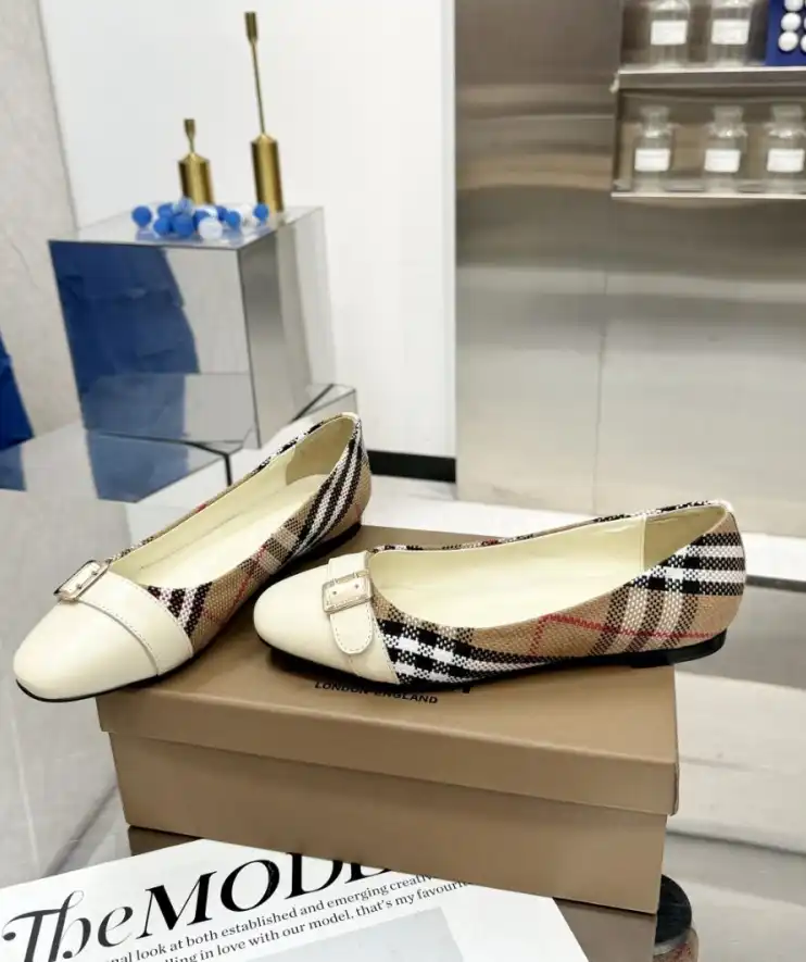 hype Burberry Flat Shoes