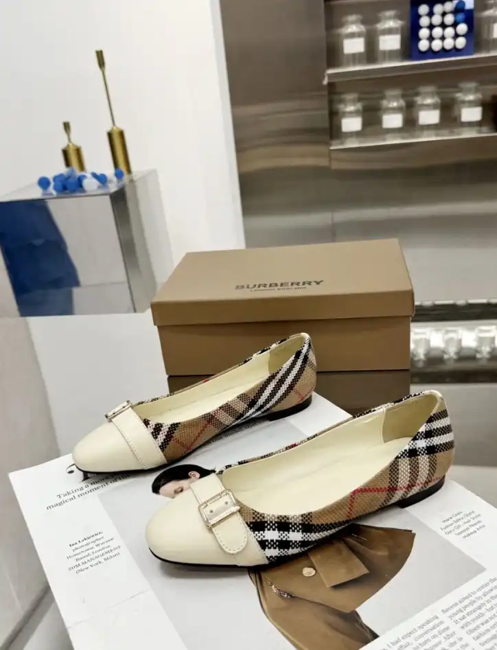 hype Burberry Flat Shoes