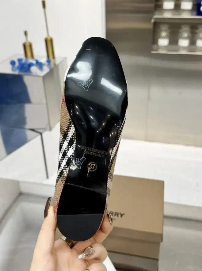 hype Burberry Flat Shoes