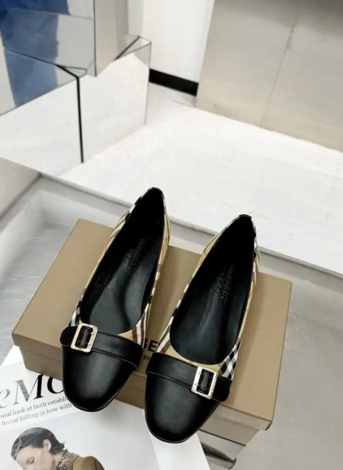 hype Burberry Flat Shoes