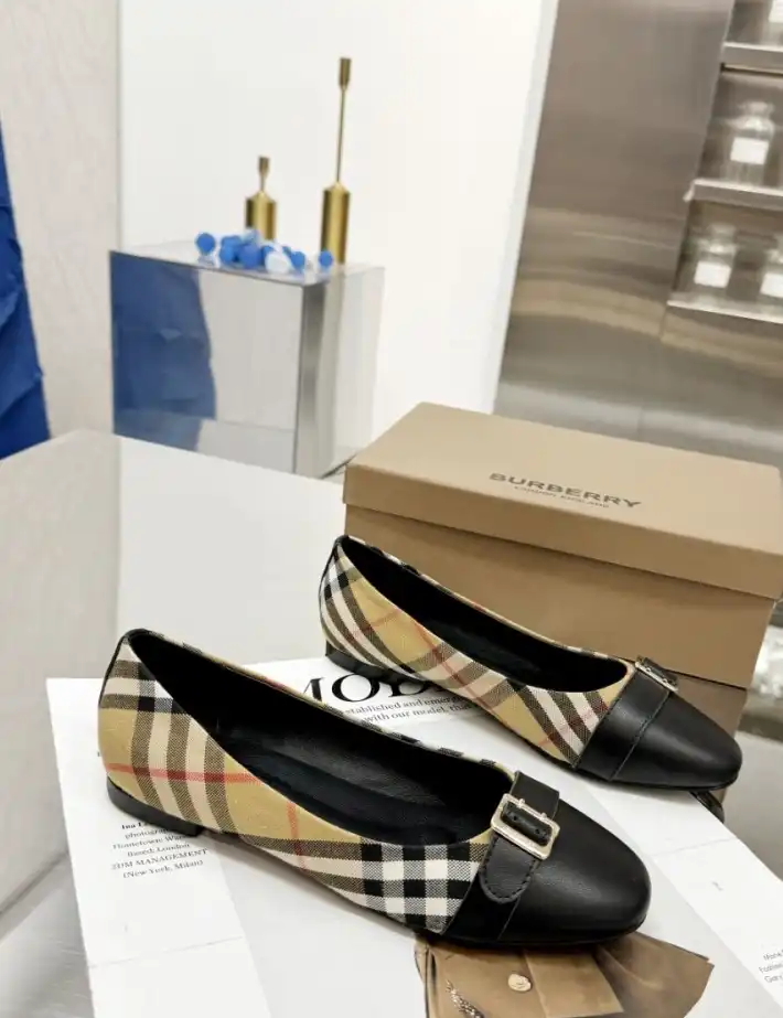 hype Burberry Flat Shoes