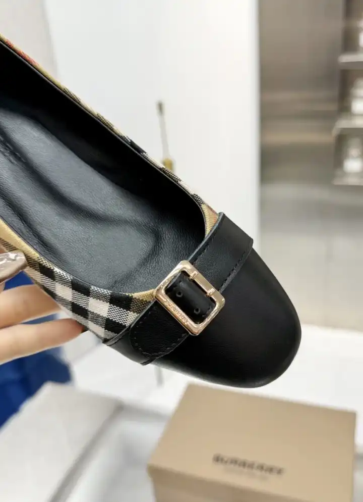 hype Burberry Flat Shoes