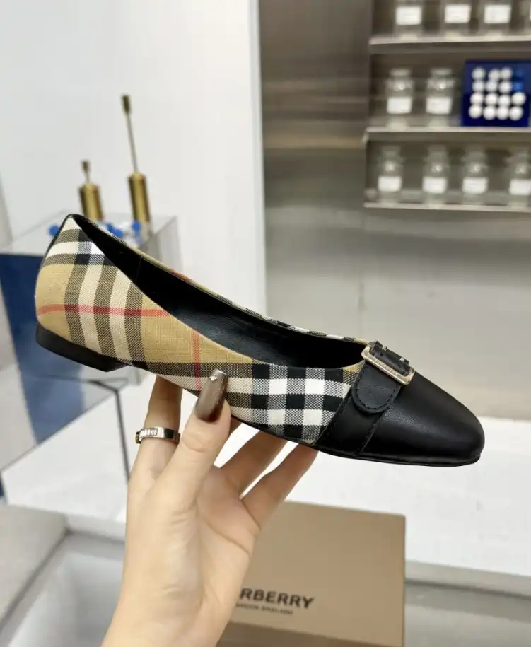 hype Burberry Flat Shoes