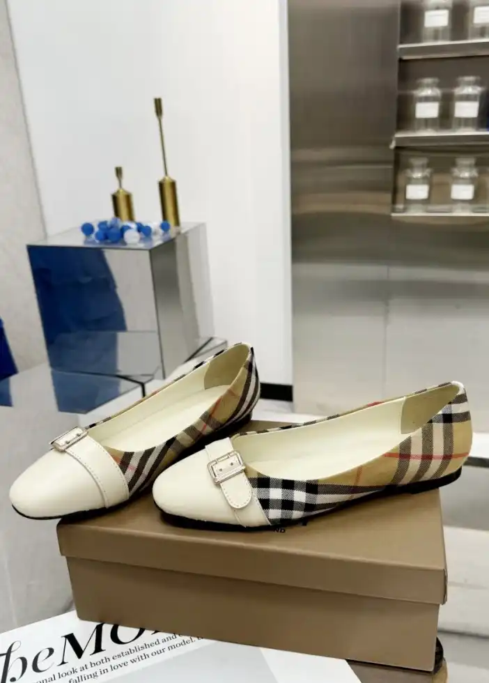 hype Burberry Flat Shoes