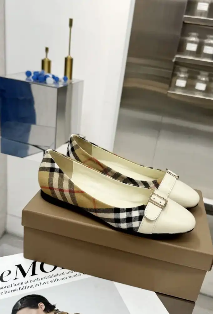 hype Burberry Flat Shoes