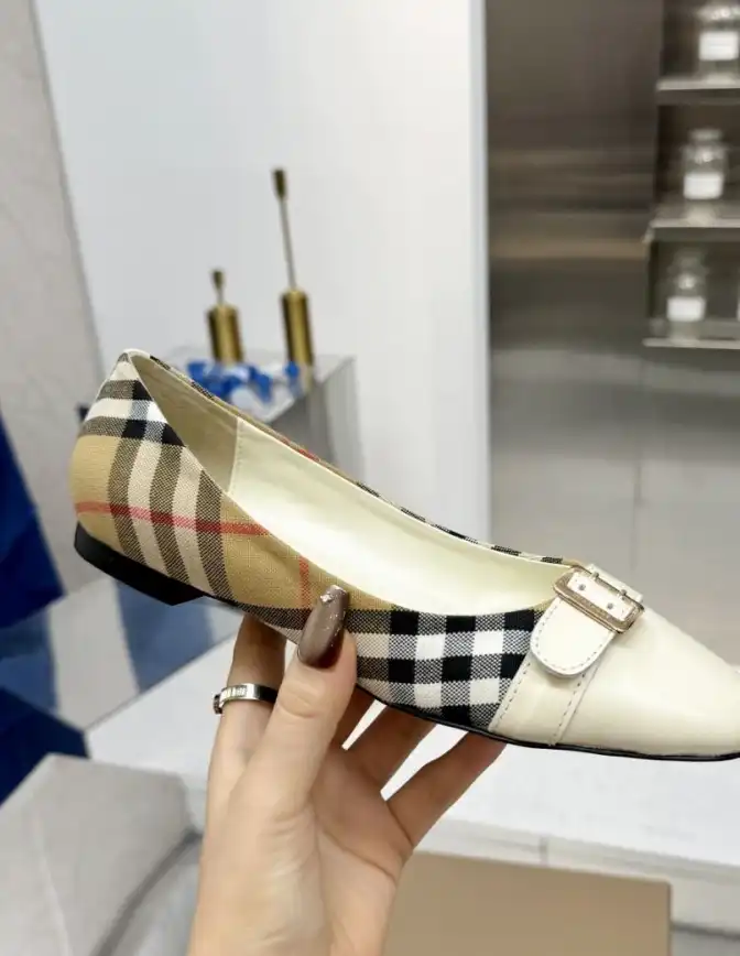 hype Burberry Flat Shoes