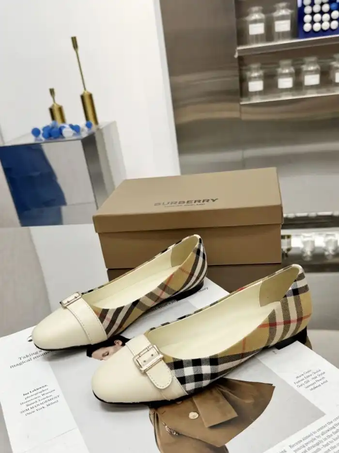 hype Burberry Flat Shoes