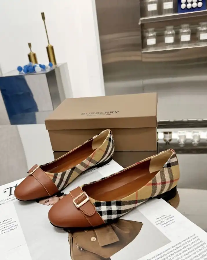 hype Burberry Flat Shoes