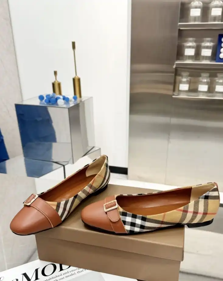 hype Burberry Flat Shoes