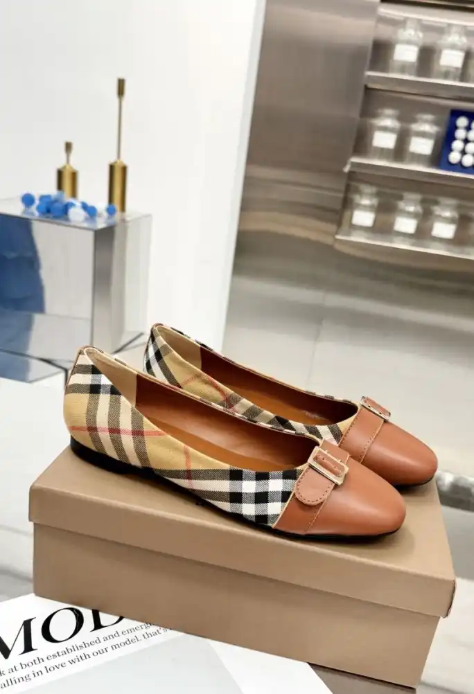 hype Burberry Flat Shoes