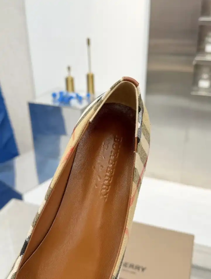 hype Burberry Flat Shoes