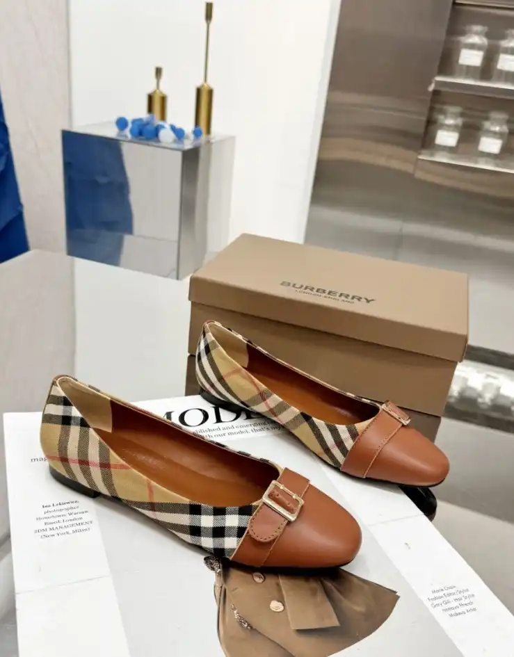 hype Burberry Flat Shoes