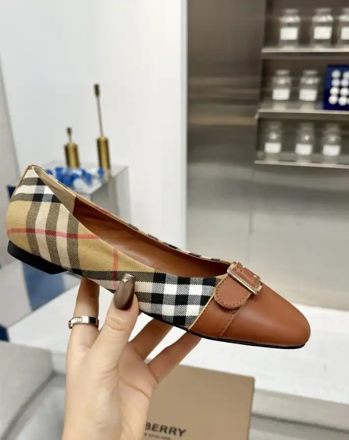 hype Burberry Flat Shoes