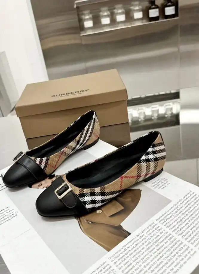 hype Burberry Flat Shoes