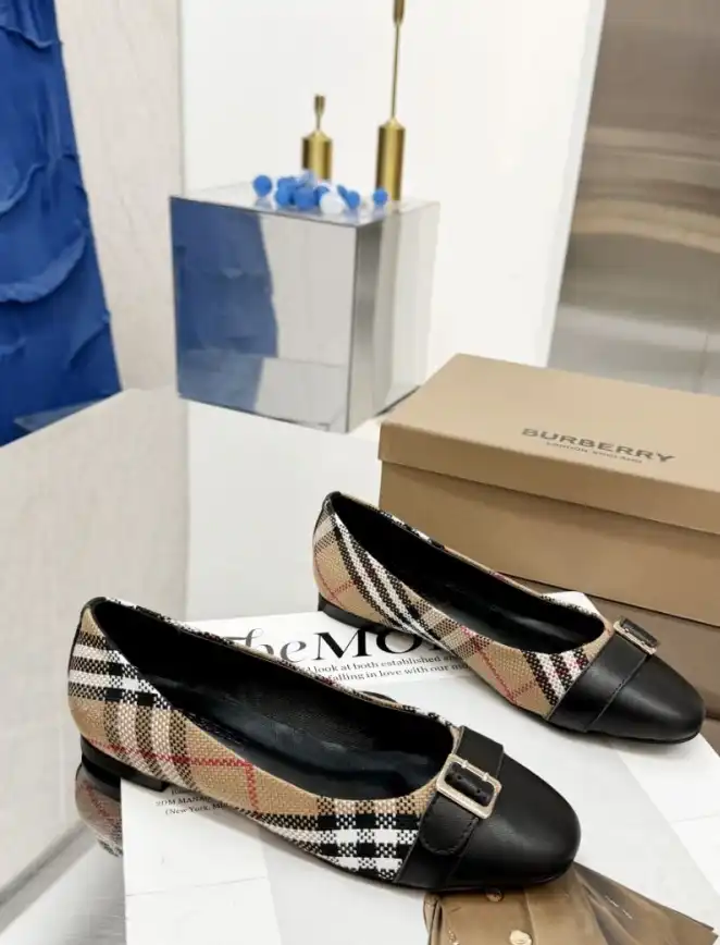 hype Burberry Flat Shoes