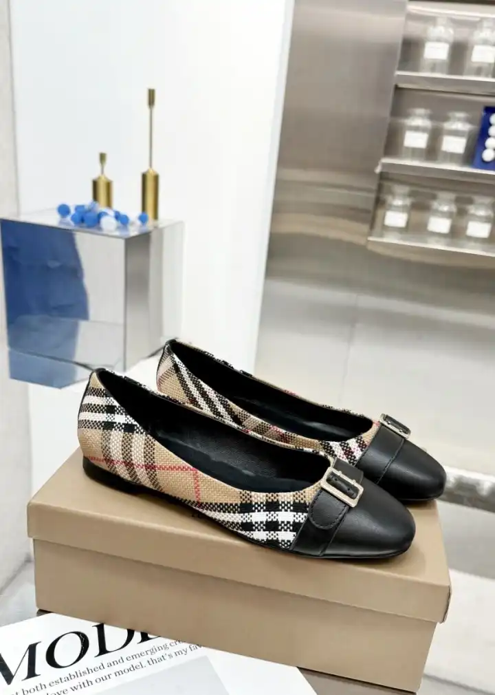 hype Burberry Flat Shoes