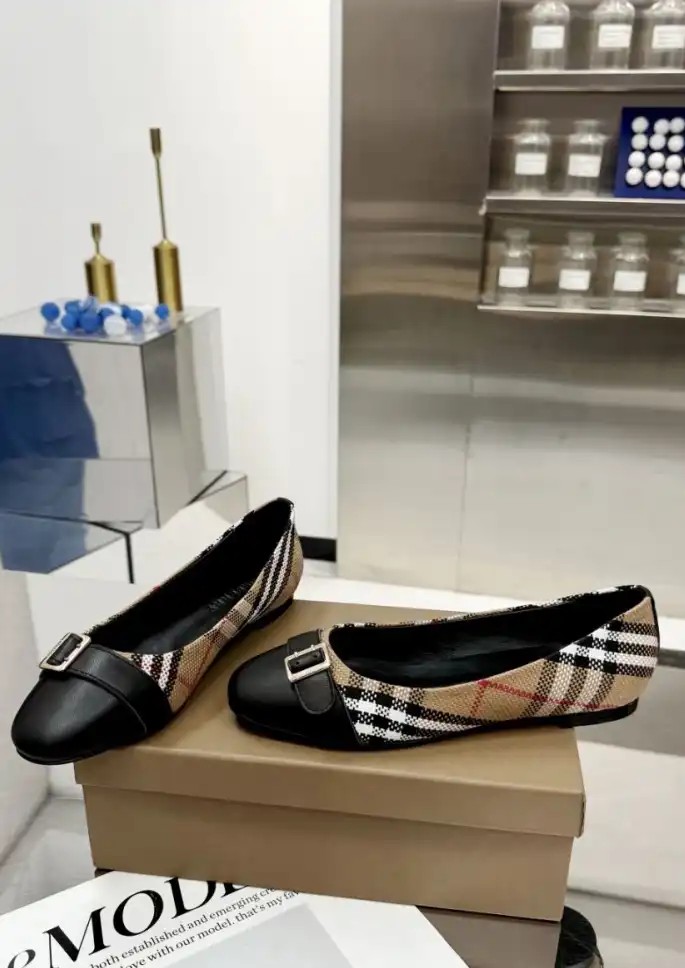 hype Burberry Flat Shoes