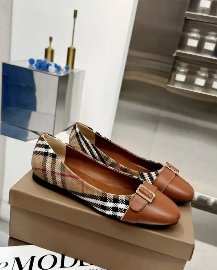 hype Burberry Flat Shoes