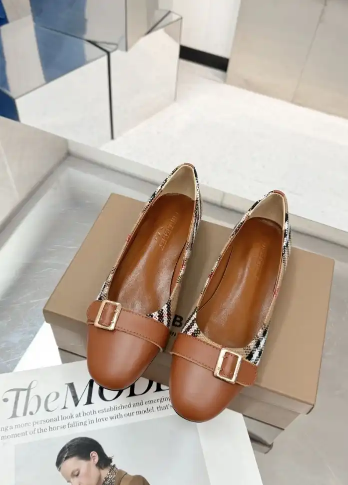 hype Burberry Flat Shoes