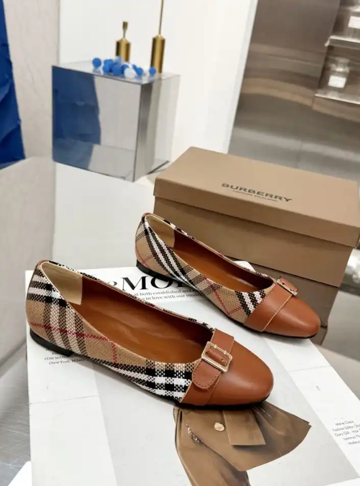 hype Burberry Flat Shoes