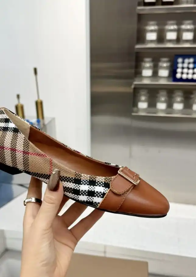 hype Burberry Flat Shoes