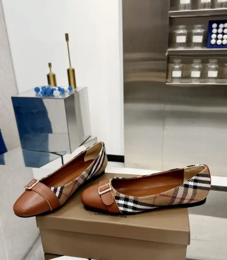 hype Burberry Flat Shoes