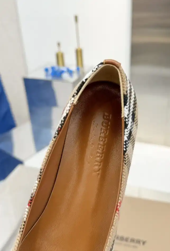 hype Burberry Flat Shoes