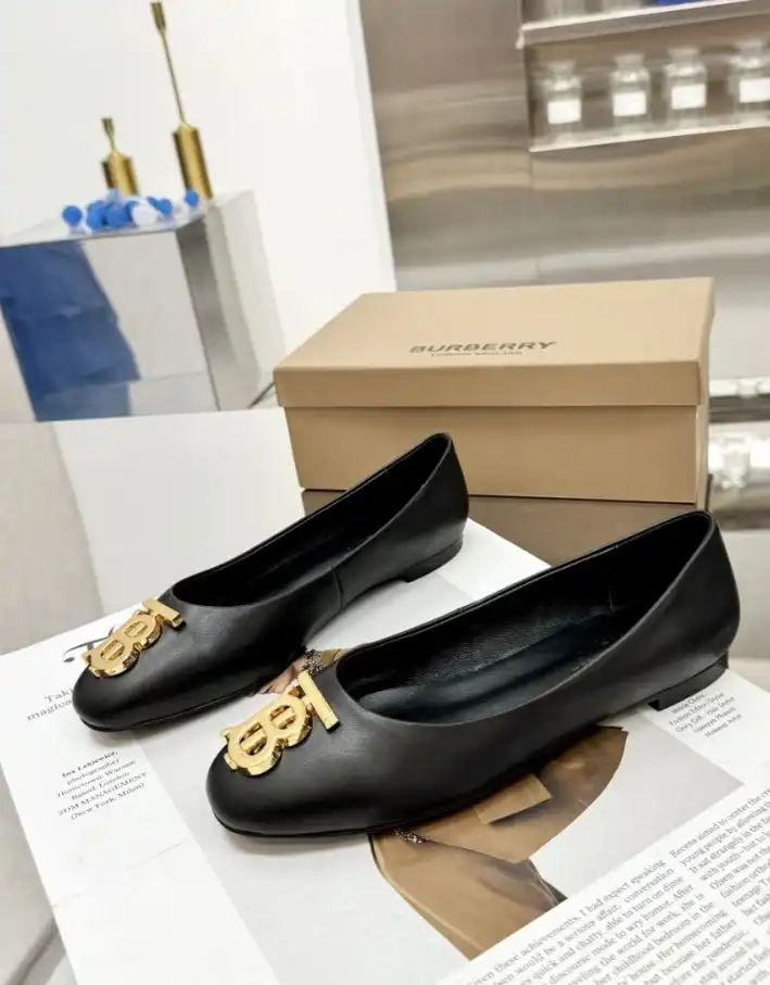 hype Burberry Flat Shoes