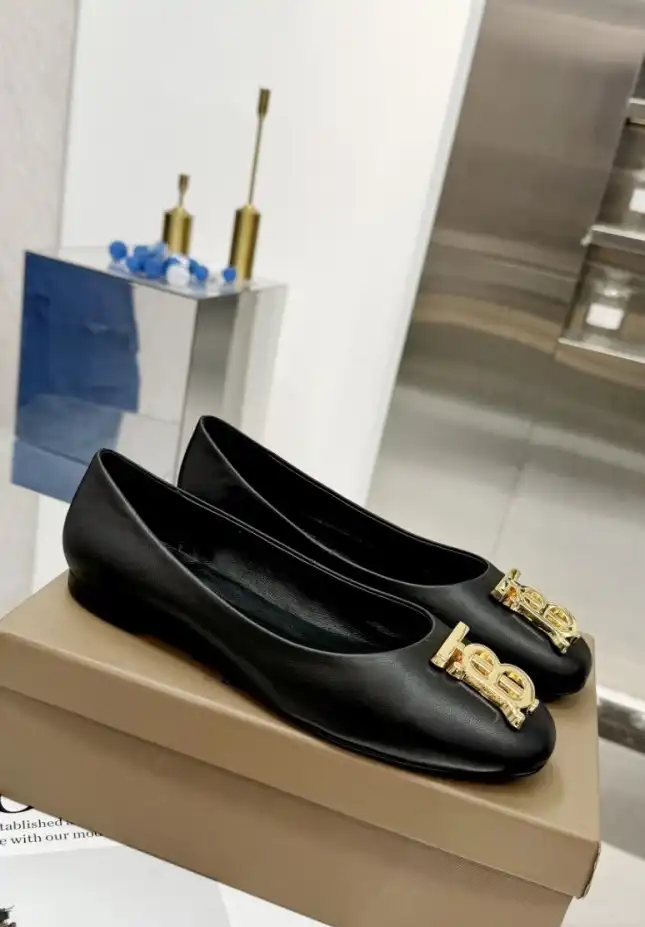 hype Burberry Flat Shoes