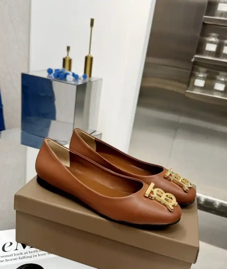 hype Burberry Flat Shoes