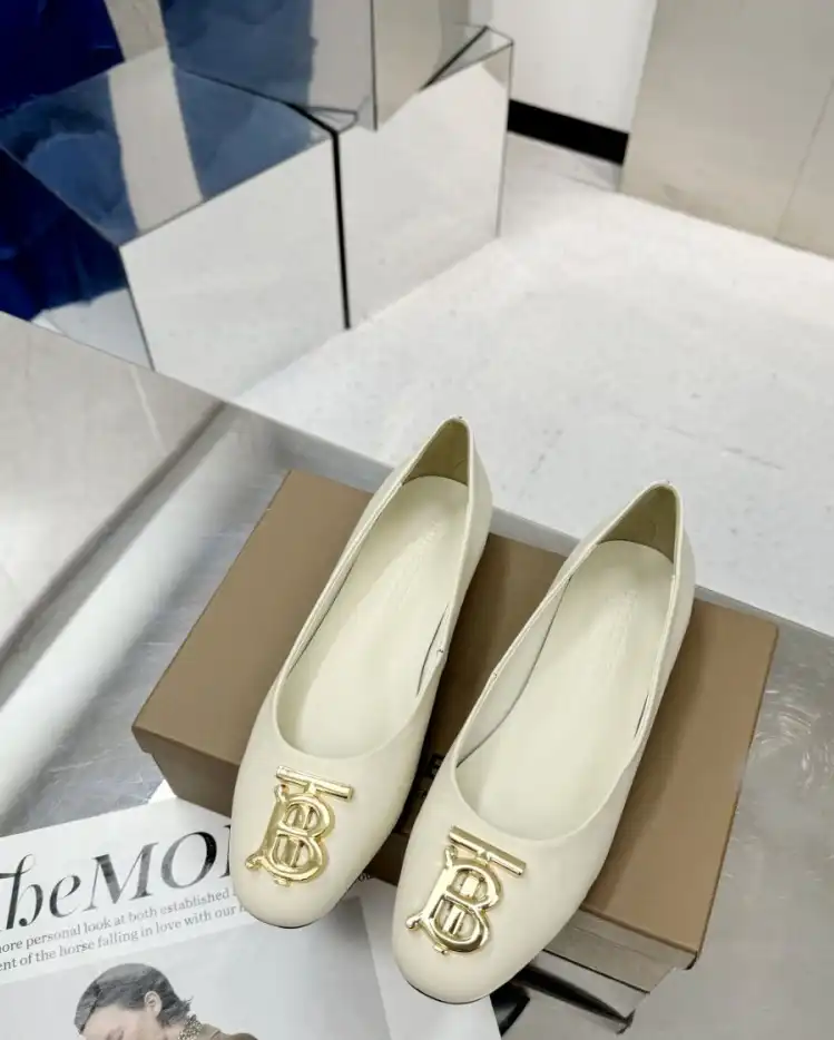 hype Burberry Flat Shoes