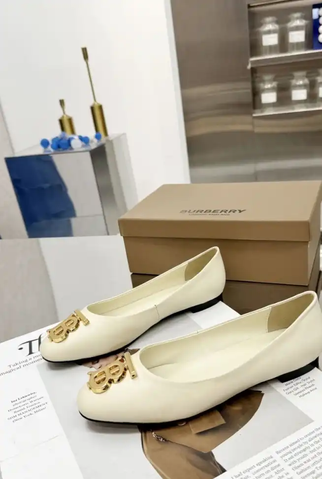 hype Burberry Flat Shoes