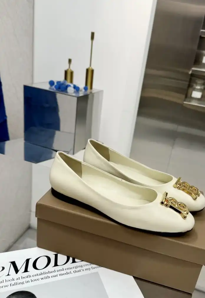 hype Burberry Flat Shoes