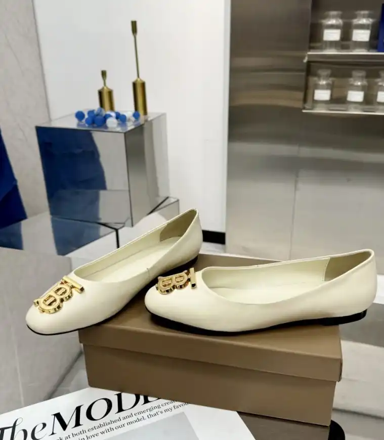 hype Burberry Flat Shoes