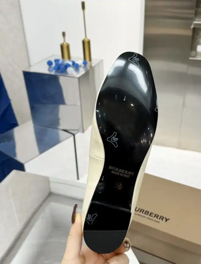 hype Burberry Flat Shoes