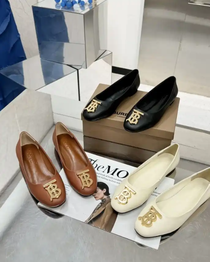 hype Burberry Flat Shoes