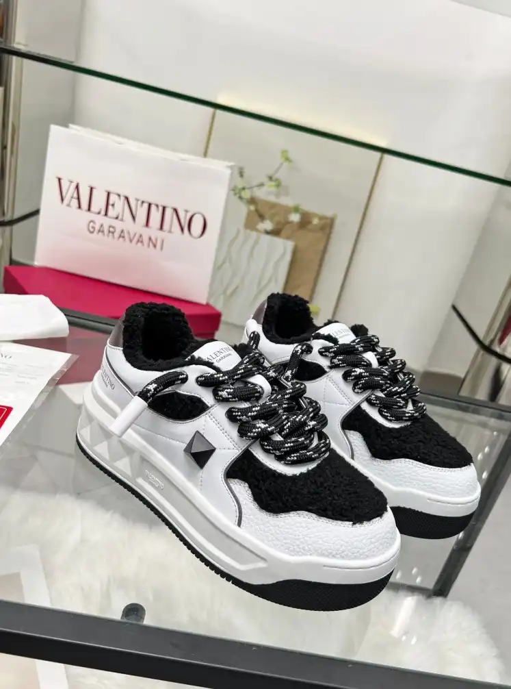 hype Valentino Sneakers