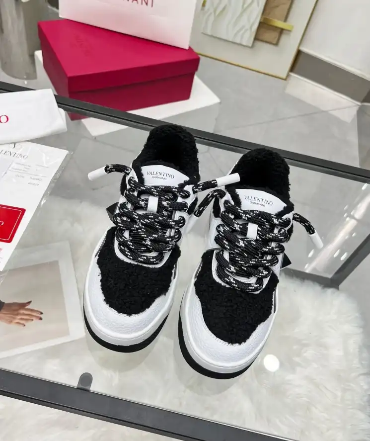 hype Valentino Sneakers