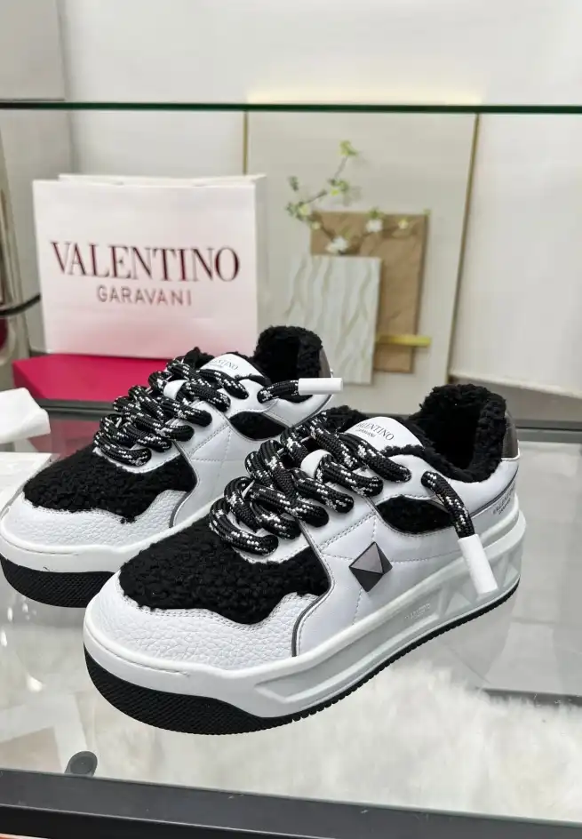 hype Valentino Sneakers