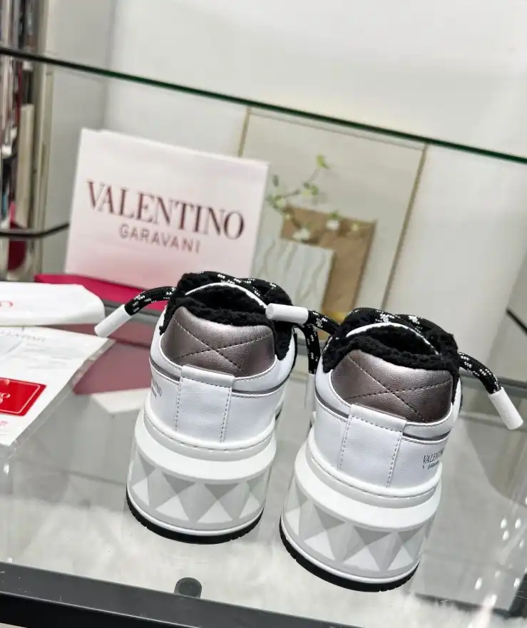 hype Valentino Sneakers