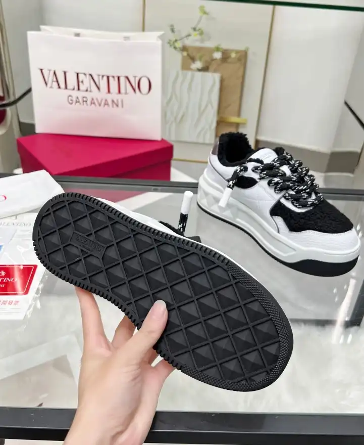 hype Valentino Sneakers