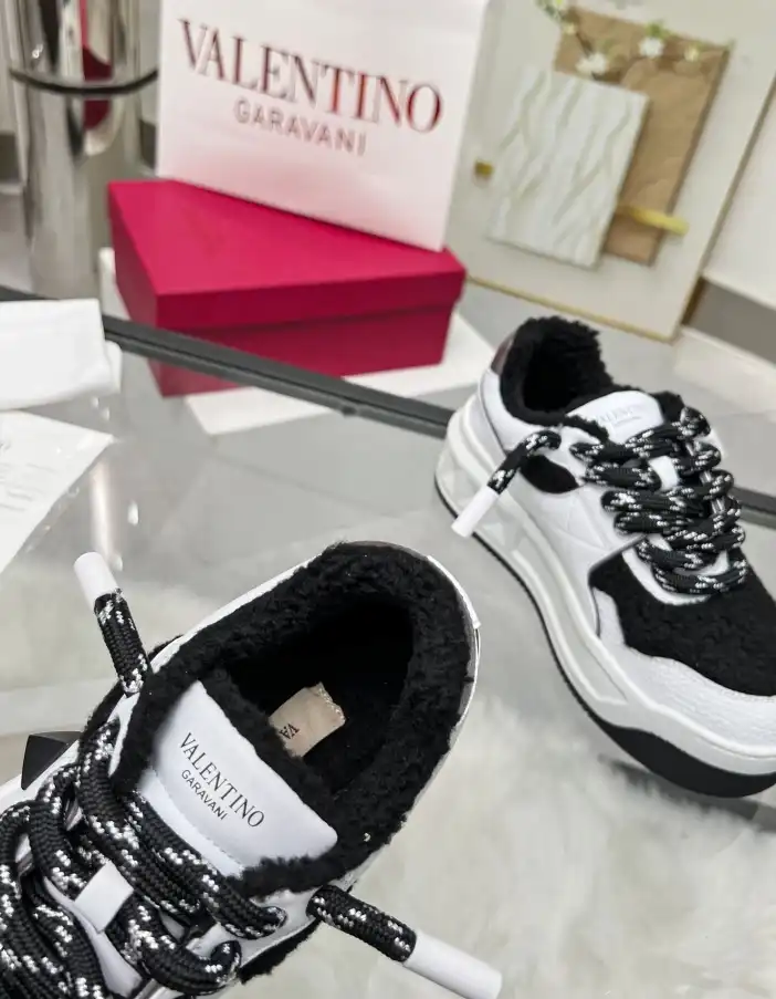 hype Valentino Sneakers