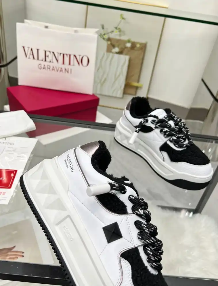 hype Valentino Sneakers