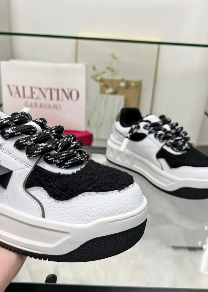 hype Valentino Sneakers