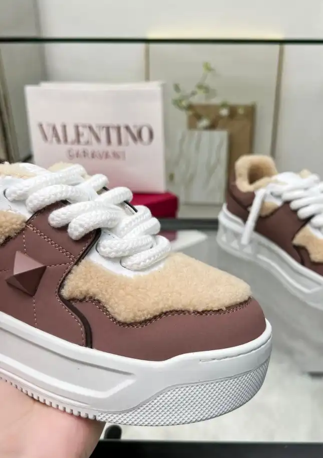 hype Valentino Sneakers