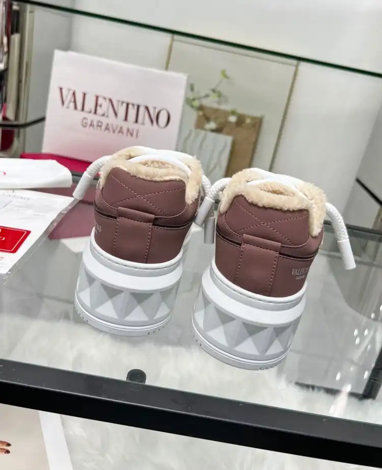 hype Valentino Sneakers