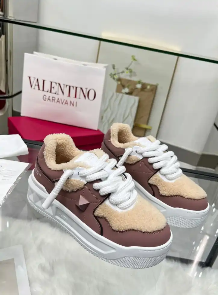 hype Valentino Sneakers