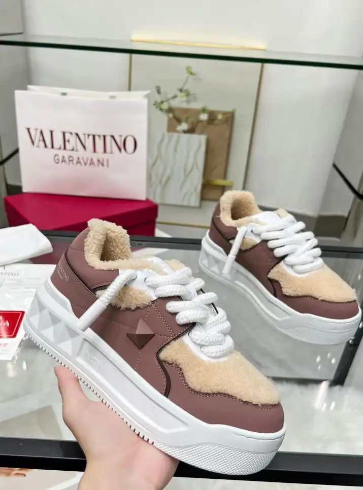 hype Valentino Sneakers